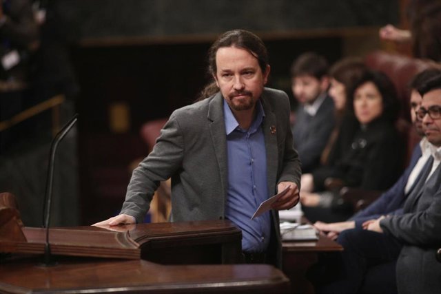 El secretario general de Podemos, Pablo Iglesias, sube a la tribuna del Congreso para intervenir en la segunda sesión de votación para la investidura del candidato socialista a la Presidencia del Gobierno