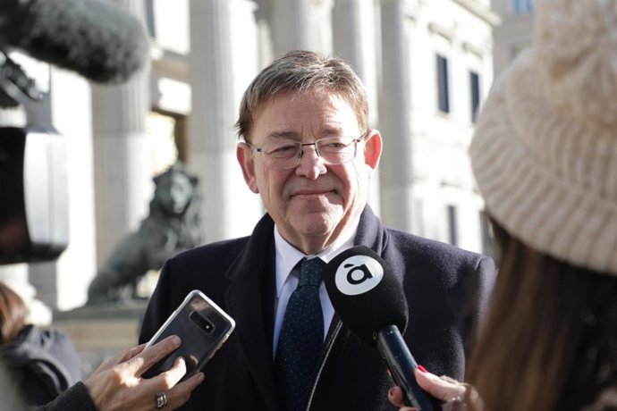 Ximo Puig a la entrada del Congreso