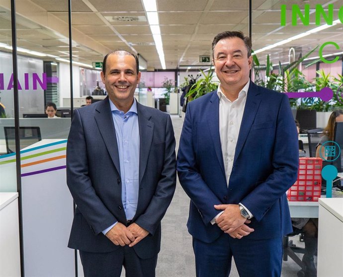 A la izquierda aparece el nuevo Socio, Carlos González Luis, y a la derecha Antonio García Lozano, socio director de Consultoría de Negocio de Grant Thornton.