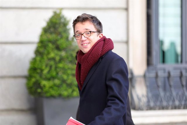 El líder de Más País, Íñigo Errejón, llega al Congreso de los Diputados para la segunda votación para la investidura del candidato socialista a la Presidencia del Gobierno, en Madrid (España), a 7 de enero de 2020.