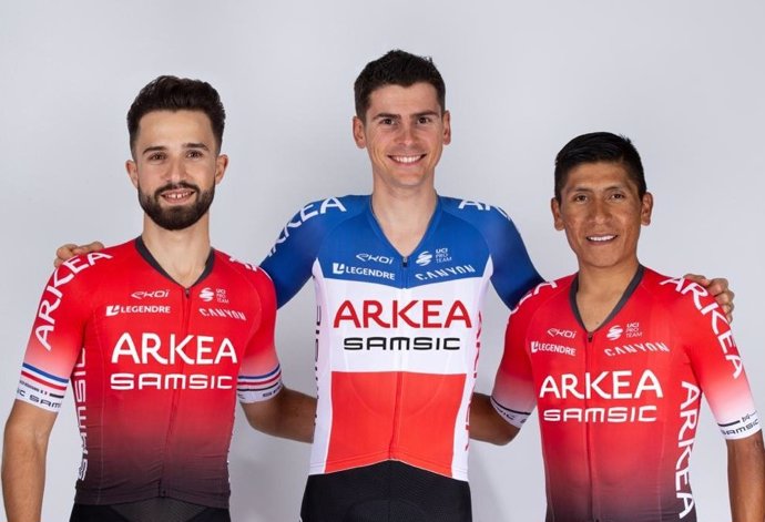 Los ciclistas Nacer Bouhanni, Warren Barguil y Nairo Quintana, del Team Arkéa-Samsic