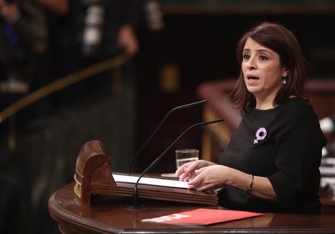 La portavoz del PSOE en el Congreso, Adriana Lastra, interviene en la segunda sesión de votación para la investidura del candidato socialista a la Presidencia del Gobierno en la XIV Legislatura, en Madrid (España), a 7 de enero de 2020.