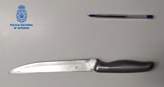 Cuchillo con el que el detenido amenazó al propietario de una tienda en Palma
