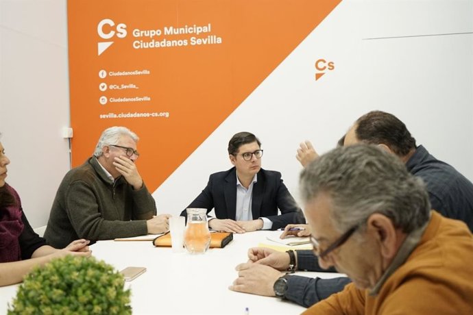 Pimentel con el comité de Lipasam