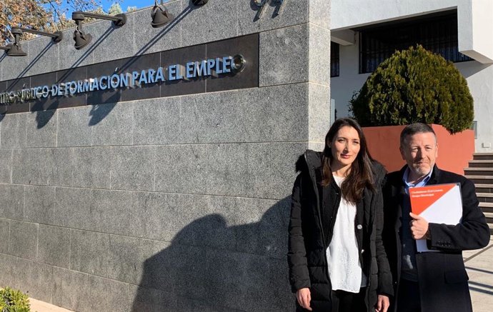 La parlamentaria de Ciudadanos Mónica Moeno y el portavoz de Cs en el Ayuntamiento de Linares, Rafael Funes