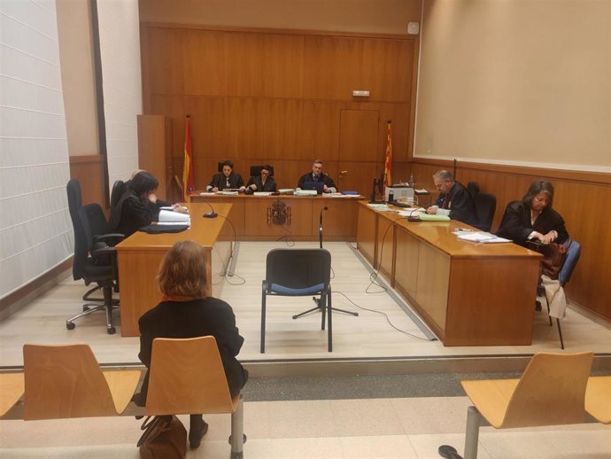 Juicio a la exagente literaria de Jaume Cabré Cristina Mora por presunta apropiación indebida.