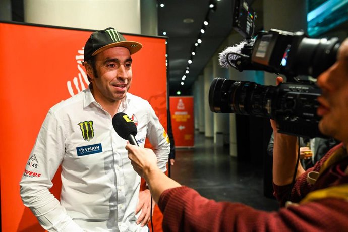 Nani Roma atendiendo a los medios 