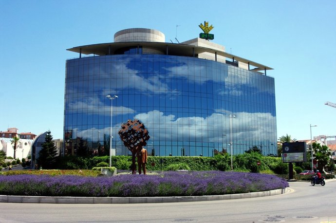 Edificio de Caja Rural en Granada