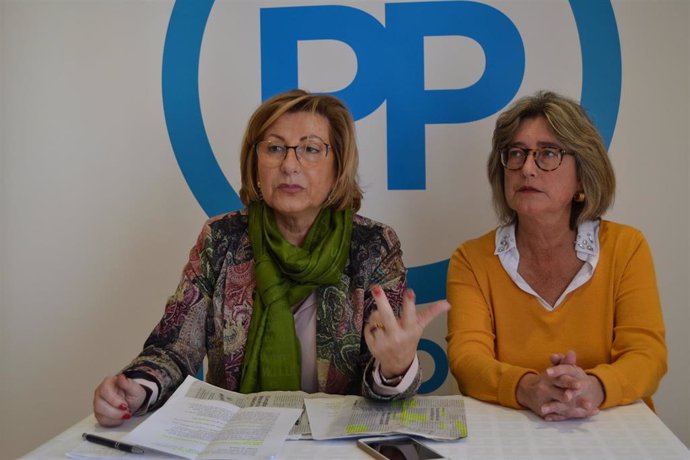 Misericordia Sugrañes y Asunción Pons, presidenta y secretaria general del PP de Menorca.