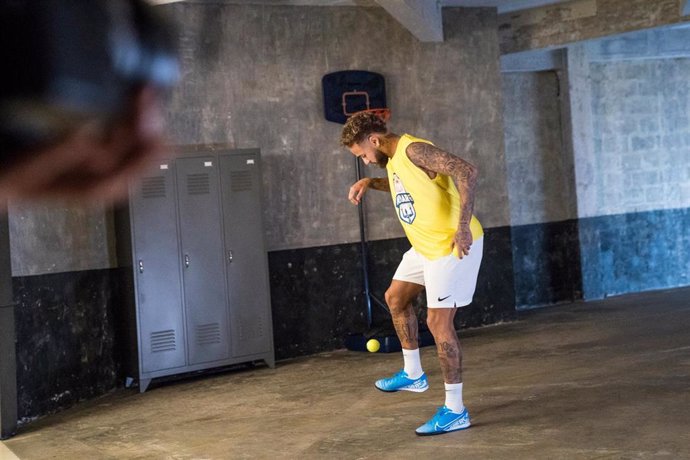 El jugador del PSG Neymar en un acto publicitario con Red Bull
