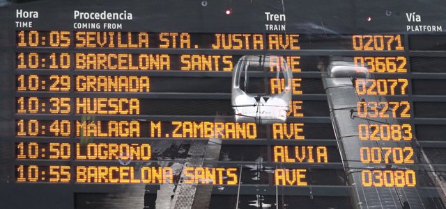 Panel de información de salidas de los trenes en la estación de Atocha, coincidiendo con la cancelación de 271 trenes de Renfe, en plena operación salida de Navidad con motivo de la huelga de CGT, en Madrid (España), a 20 de diciembre de 2019.