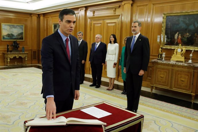 Pedro Sánchez promete su cargo como presidente del Gobierno ante el Rey Felipe V