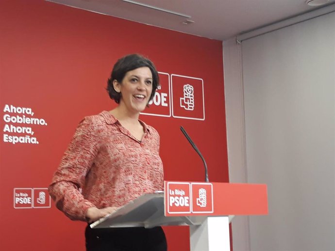 La diputada nacional del PSOE riojano, María Marrodán, en comparecencia de prensa