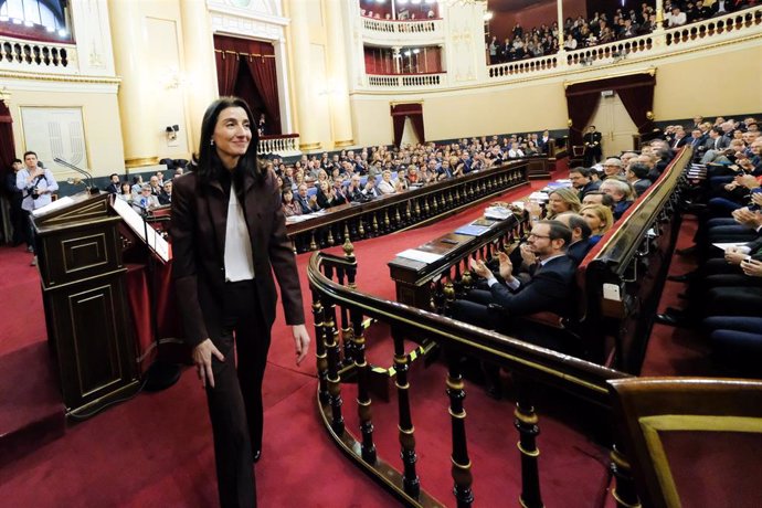 La socialista Pilar LLop es aplaudida por los senadores tras ser nombrada nueva presidenta del Senado durante la sesión constitutiva de la XIV Legislatura en el Senado, en Madrid (España), a 3 de diciembre de 2019.