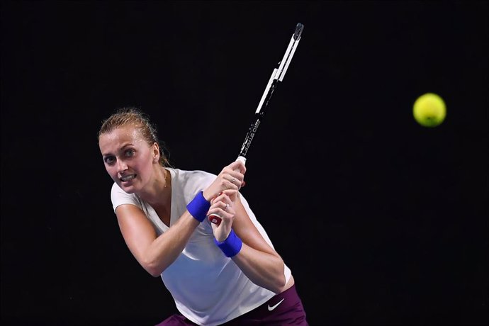 La tenista checa Petra Kvitova ejecuta un golpe en el torneo de Brisbane