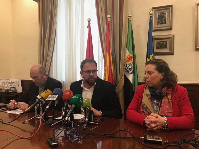 El alcalde de Mérida, Antonio Rodríguez Osuna acompañado de los teniente de alcalde realiza un balance del año 2019.