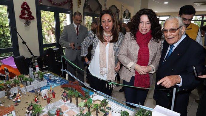 La consejera de Igualdad, Rocío Ruiz, junto a la delegada del ramo en Huelva, Estela Villalba.