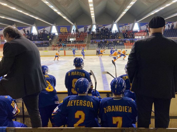 Imagen del partido entre España y los Países Bajos del Preolímpico de hockey hielo