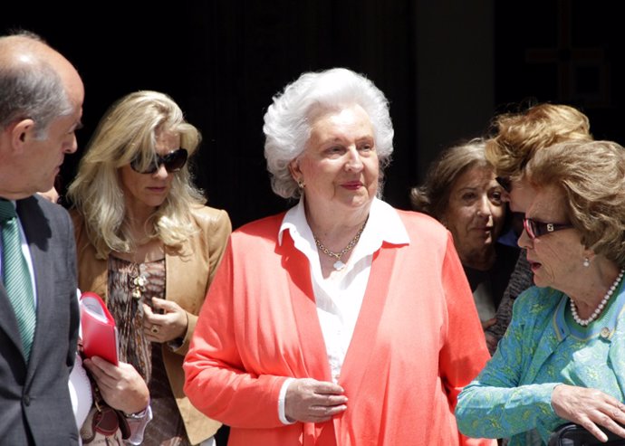 Su Alteza Real la infanta Pilar de Borbón durante una visita privada a la exposición 'El Griego de Toledo' en el Museo de Santa Cruz de la capital regional en 2014