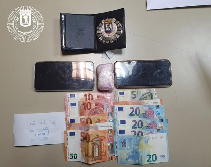 Detenido un hombre que conducía de forma extraña y llevaba cocaína en Ciudad Lineal