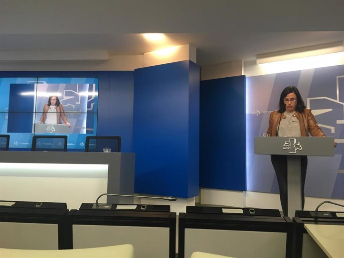 Rueda de prensa de la parlamentaria de Elkarrkein Podemos Cirstina Macazaga en el Parlamento Vasco