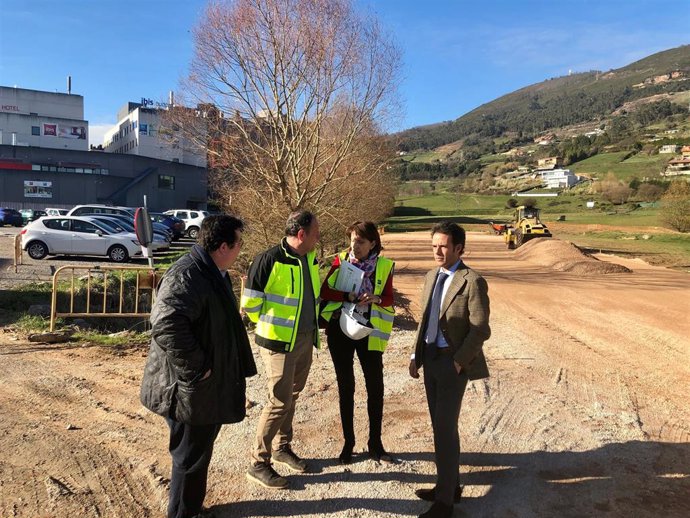 Luis Pacho, Ignacio Cuesta y técnicos municipales visitan las obras en Ciudad Naranco.