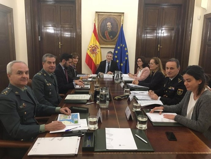 Reunión entre representantes del Gobierno de España y el de Canarias