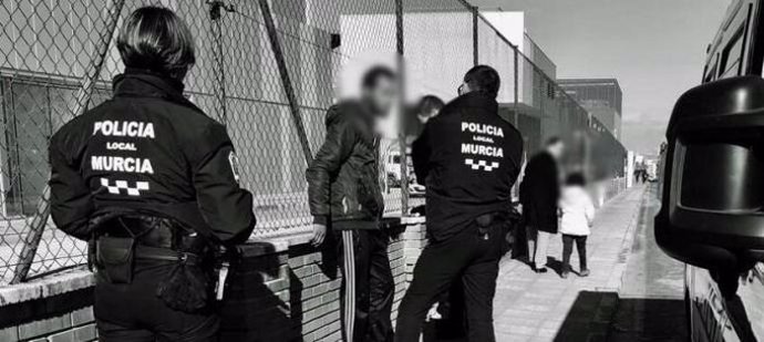 Policía Local de Murcia denuncia a 11 'aparcacoches' ilegales, conocidos como 'gorrillas'
