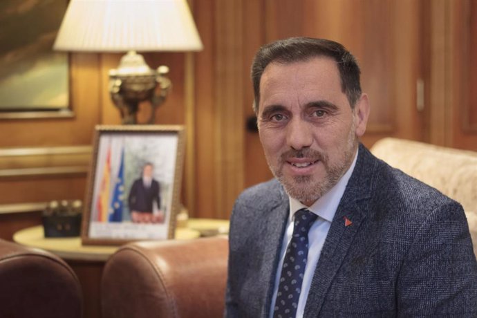 El presidente del Parlamento de La Rioja, Jesús María García, posa tras su entrevista con Europa Press, en Logroño /La Rioja (España), a 20 de noviembre de 2019.