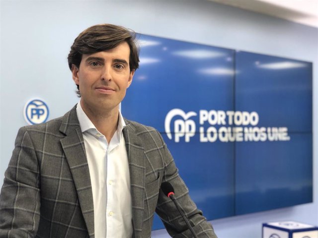 El vicesecretario de Comunicación del PP y diputado nacional por Málaga, Pablo Montesinos, en rueda de prensa.