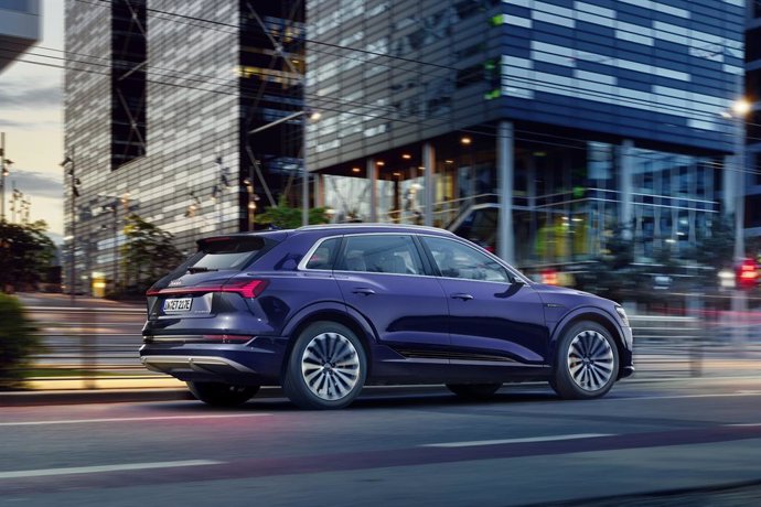 Audi e-tron S line exterior package.