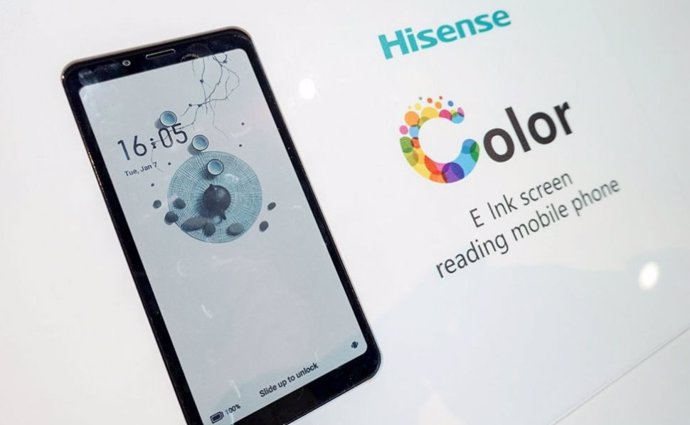 Hisense presenta un 'smartphone' con pantalla de tinta electrónica en color 