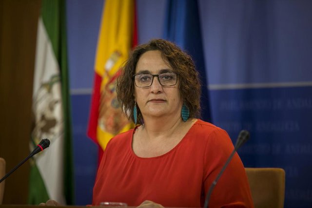 Rueda de Prensa de la portavoz adjunta del Grupo Parlamentario Adelante Andalucía, Ángela Aguilera. Foto de archivo