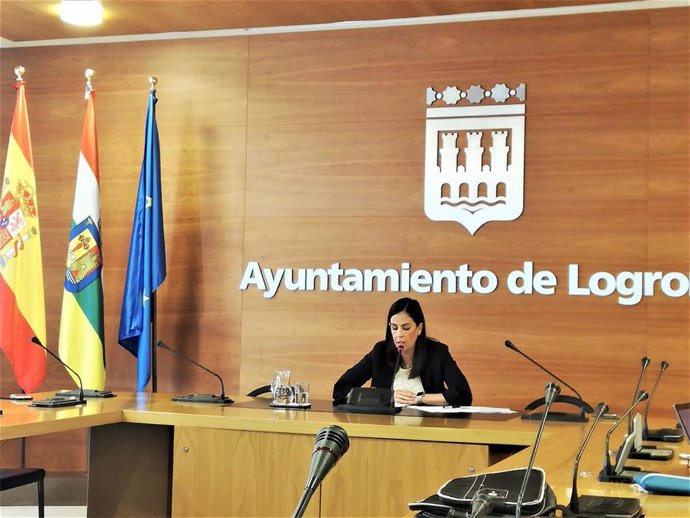 La concejala de Economia y Hacienda Esmeralda Campos ha dado cuenta de la propuesta para las Ordenanzas Fiscales de Logroño 2020.