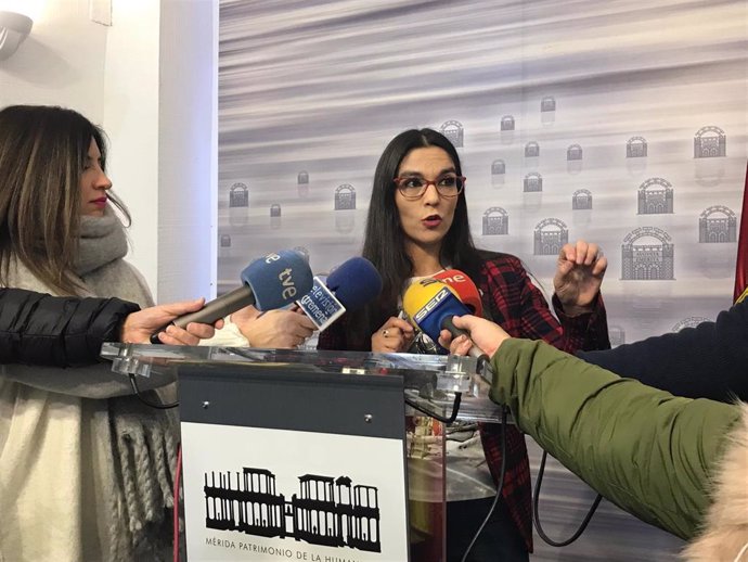 La delega de Turismo, Pilar Amor, en rueda de prensa.
