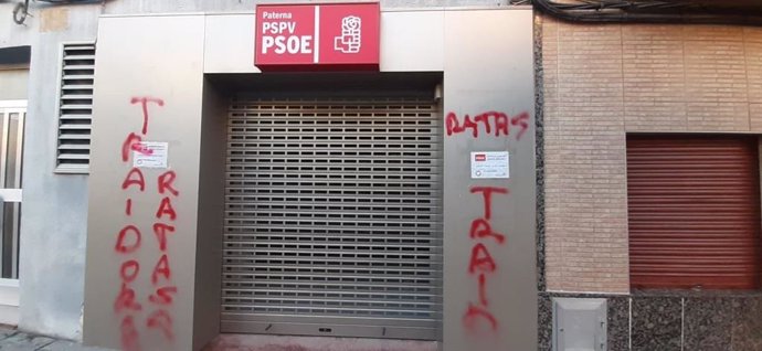 Pintadas en la sede del PSOE de Paterna (Valencia)