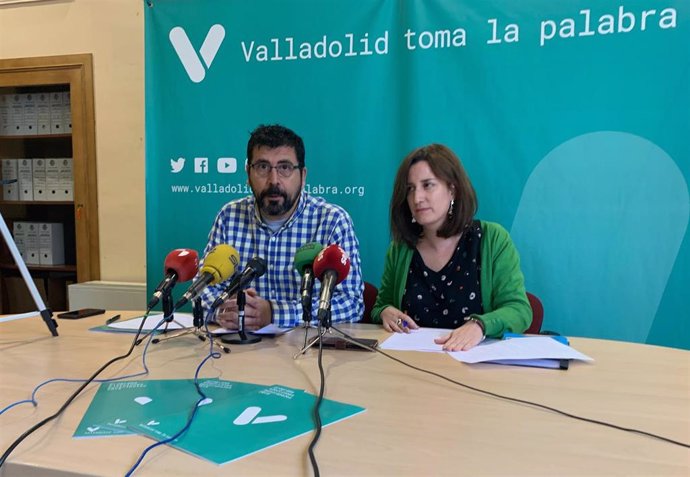 Los concejales de VTLP Alberto Bustos y María Sánchez.