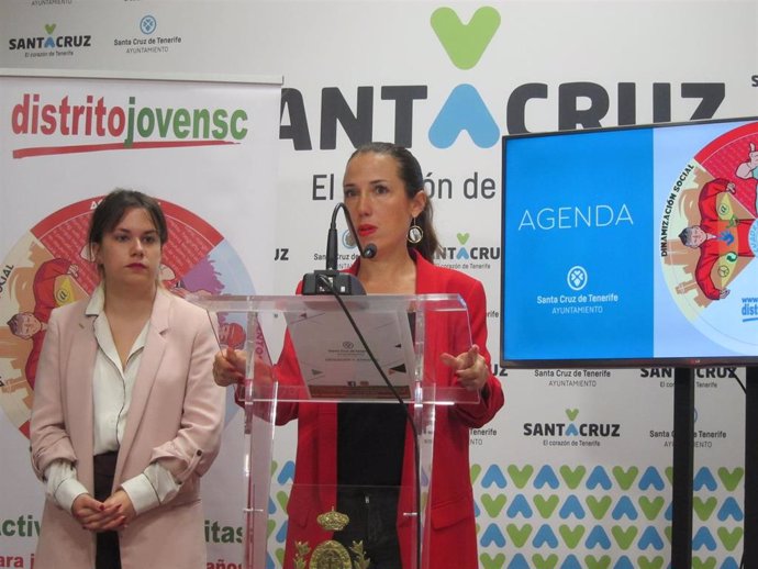 La alcaldesa de Santa Cruz de Tenerife, Patricia Hernández, junto a la concejal de Juventud, Elena Mateo, en la presentación de las actividades de Distrito Joven