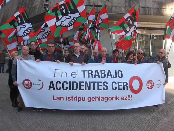 Concentración de UGT Euskadi en Bilbao contra siniestralidad laboral