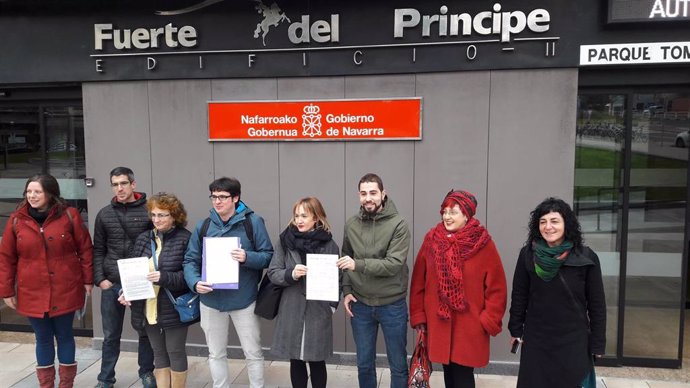 Representantes de los sindicatos registran la convocatoria de huelga general para el próximo 30 de enero en Navarra