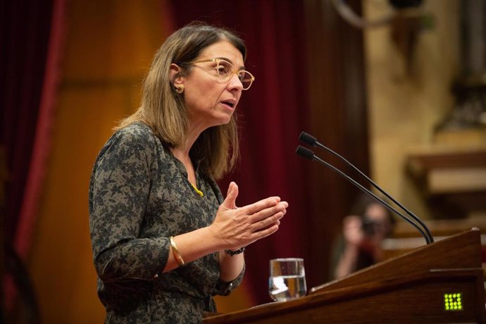 La consellera de Presidencia y portavoz del Govern de la Generalitat, Meritxell Budó, durante su intervención en una sesión plenaria del Parlament, en Barcelona /Catalunya (España), a 17 de diciembre de 2019.