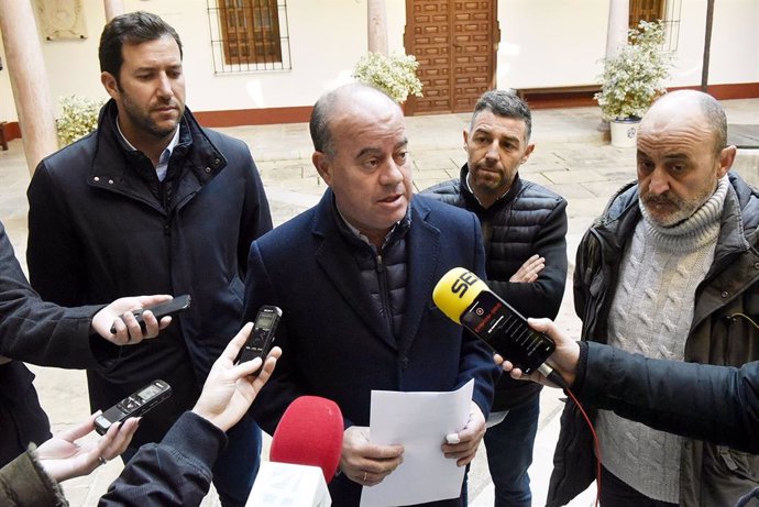 Alcalde de Antequera, Manuel Barón, atiende a los medios