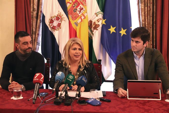 La alcaldesa de Jerez junto al representante de la empresa Abei Energy, Fernando Herrero