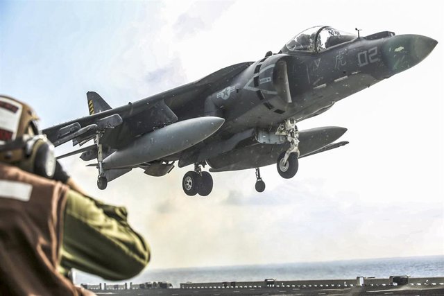 The coalition against Islamic State announces a Un avión de la coalición internacional contra Estado Islámico, encabezada por EEUU