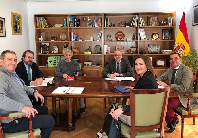 Nota Prensa Y Foto Reunión Ministerio Polilla Guatemalteca