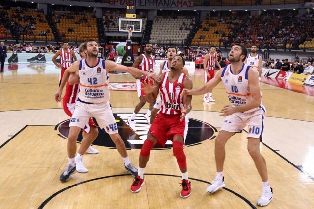 Duelo entre Olympiacos - Valencia Basket