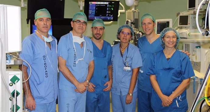 El Clínico San Carlos (Madrid) hace el primer implante en España de prótesis autoexpandible sobre válvula mitral nativa
