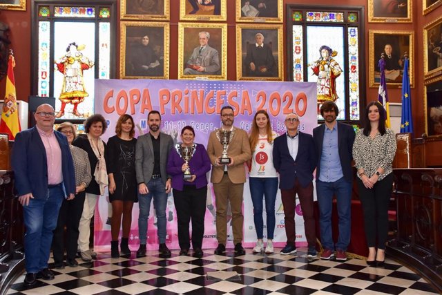 El alcalde de Palma, José Hila, en la presentación de la Copa Princesa de Voleibol femenino