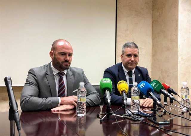 El director general de APAE, Manuel Cortés, y el delegado de Educación y Deporte en Jaén, Antonio Sutil