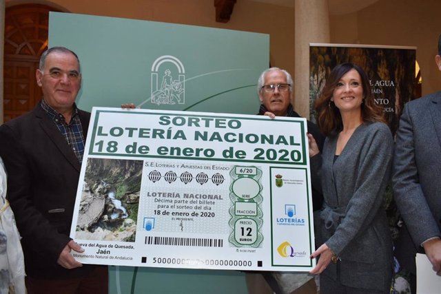 Presentación del décimo de Lotería Nacional que lleva por imagen la Cueva del Agua de Tíscar